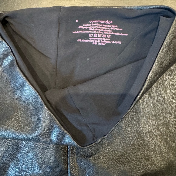 Commando Perfect Control Faux Leather Capri - Picture 5 of 5